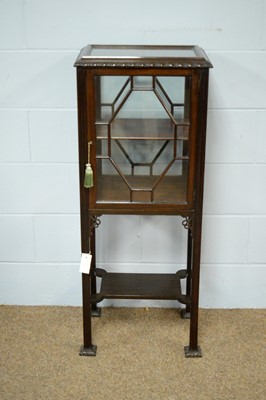 Lot 12 - An attractive early 20th century mahogany centre display cabinet