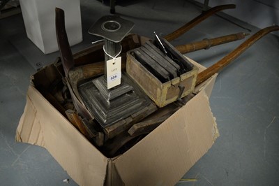 Lot 524 - A selection of vintage tools and collectables