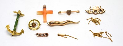 Lot 137 - A selection of gold and yellow metal jewellery