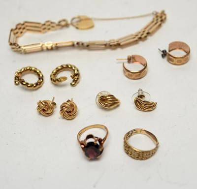 Lot 198 - A selection of gold and yellow metal jewellery
