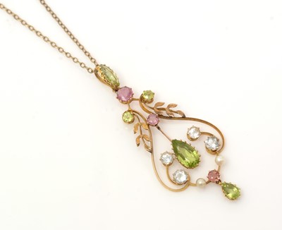 Lot 447 - An Edwardian pendant