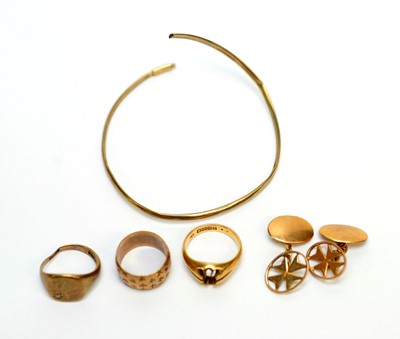Lot 157 - A group of gold and yellow metal items