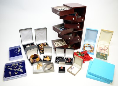 Lot 236 - A selection of stained cultured pearl and moonkite jewellery