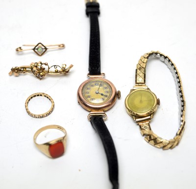 Lot 199 - A selection of gold and yellow metal jewellery