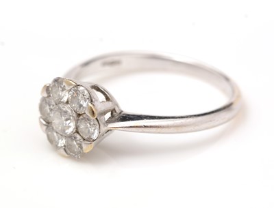 Lot 361 - A diamond cluster ring