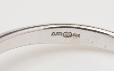 Lot 361 - A diamond cluster ring