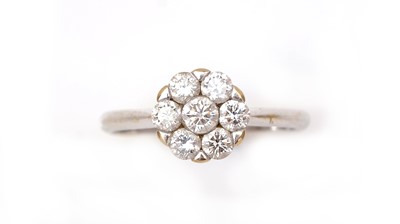 Lot 361 - A diamond cluster ring