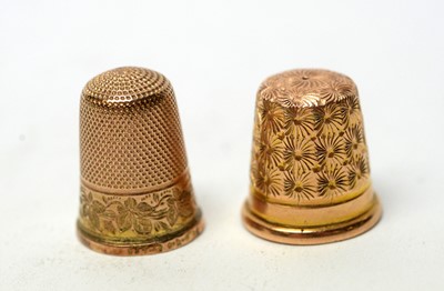 Lot 304 - Two 15ct yellow gold thimbles.
