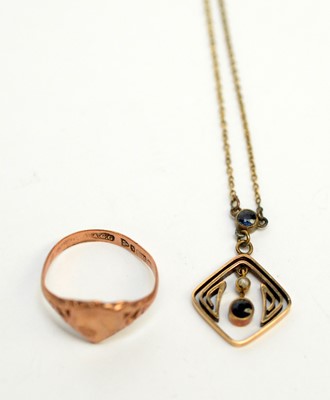 Lot 159 - A sapphire and seed pearl pendant; and a signet ring