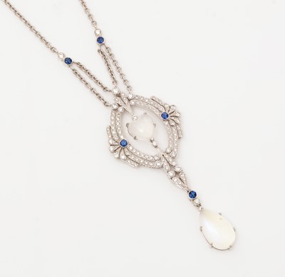 Lot 482 - An Edwardian moonstone, sapphire and diamond necklace