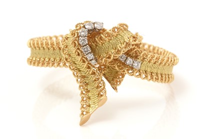 Lot 492 - A diamond and 18ct yellow gold bracelet
