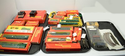 Lot 354 - A selection of Tri-ang and Tri-ang Hornby 00-gauge model railway
