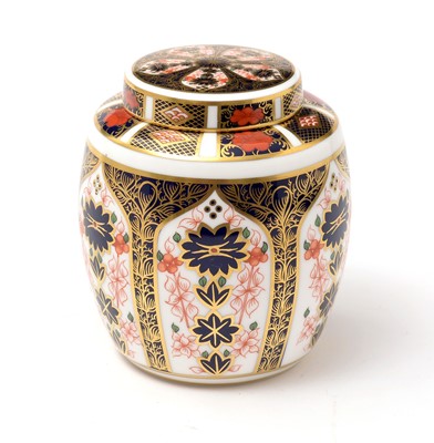 Lot 786 - A Royal Crown Derby Imari ginger jar and cover