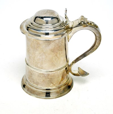 Lot 601 - A George III silver lidded tankard, by John Langlands and John Robertson