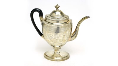 Lot 192 - A George III silver coffee pot, by Robert Hennell I & David Hennell II