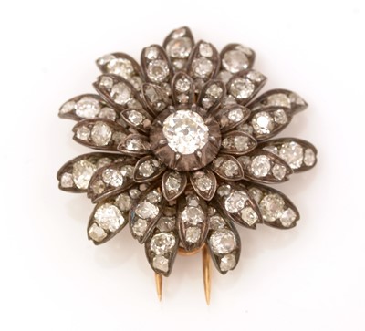 Lot 403 - A Victorian diamond flowerhead brooch