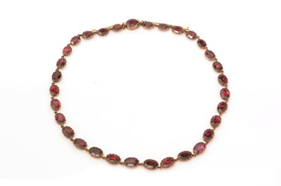 Lot 404 - A Victorian garnet necklace