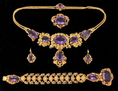 Lot 405 - A 19th Century amethyst and 18ct yellow gold parure