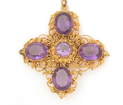 Lot 406 - A 19th Century amethyst and yellow metal cross-pattern pendant/brooch