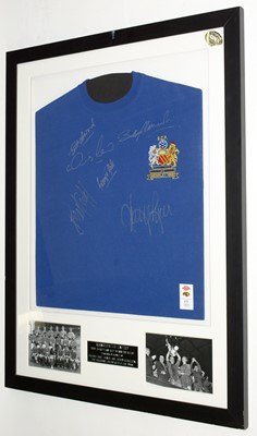 Lot 1178 - Manchester United: a signed 1968 European Cup winner's replica shirt