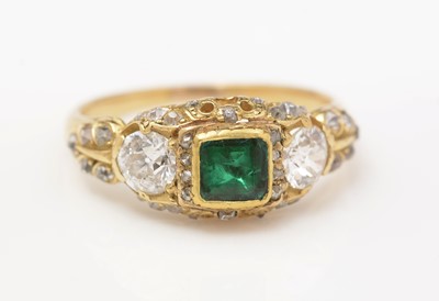 Lot 322 - A fine early 19th Century emerald and diamond ring