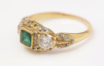 Lot 322 - A fine early 19th Century emerald and diamond ring