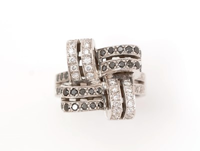 Lot 501 - A diamond and black diamond bow pattern ring