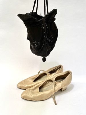 Lot 1211 - "Flapper" costume accessories