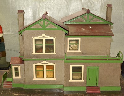 Lot 1143 - A fine early 20th Century doll's house; and doll's furniture.