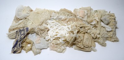 Lot 1286 - Antique lace trimmings
