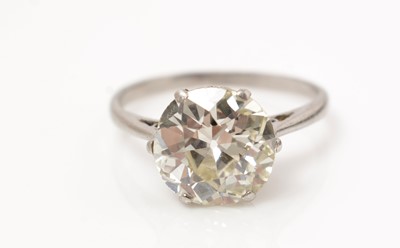 Lot 513 - A solitaire diamond ring