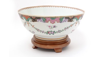 Lot 632 - A punch bowl