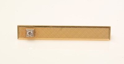Lot 144 - A diamond set gold tie pin