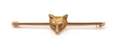 Lot 415 - An early 20th Century fox pattern bar brooch