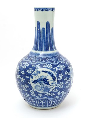 Lot 724 - Chinese blue and white bottle vase.
