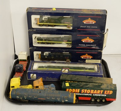 Lot 273 - A selection of model railway and diecast model items.