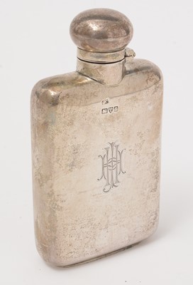 Lot 93 - An Edwardian silver hip flask