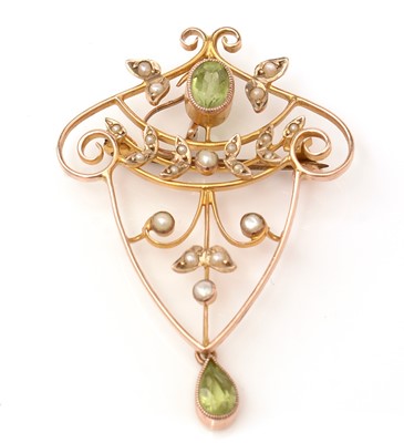 Lot 61 - An Edwardian peridot and seed pearl brooch/pendant