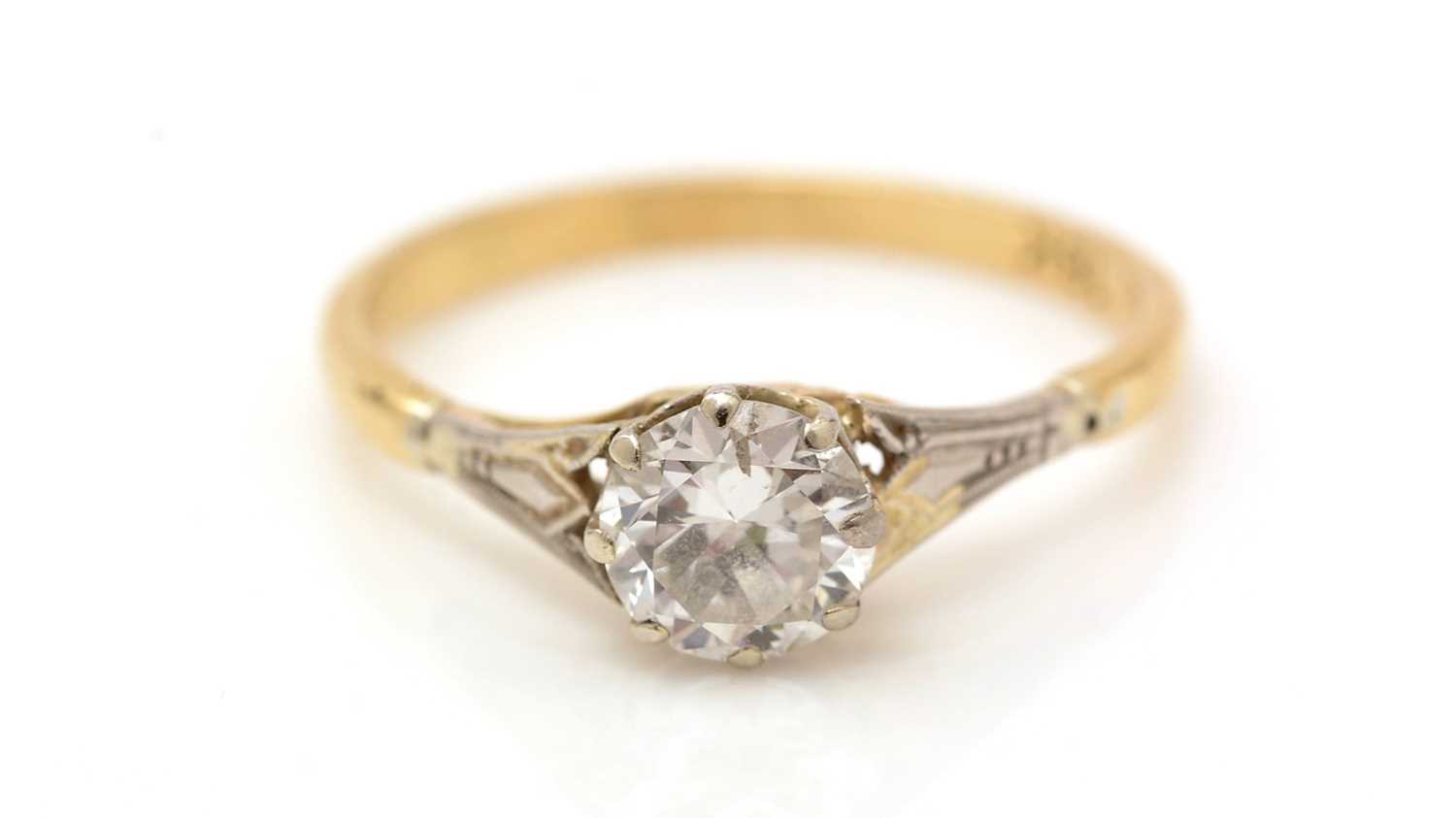Lot 368 - A single stone diamond ring