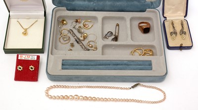 Lot 69 - A selection of gold and other jewellery.