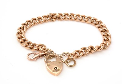 Lot 138 - A 15ct yellow gold curb link bracelet
