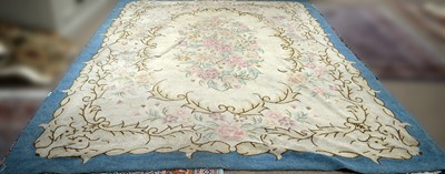 Lot 85 - A large vintage hooky style carpet.
