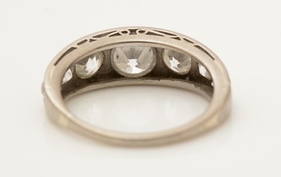 Lot 378 - A seven stone diamond ring