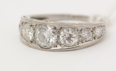 Lot 378 - A seven stone diamond ring