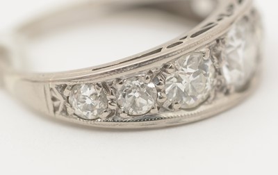 Lot 378 - A seven stone diamond ring