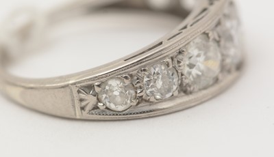 Lot 378 - A seven stone diamond ring