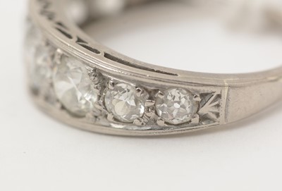 Lot 378 - A seven stone diamond ring