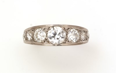 Lot 378 - A seven stone diamond ring