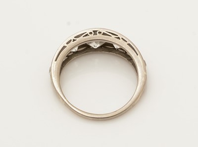 Lot 378 - A seven stone diamond ring
