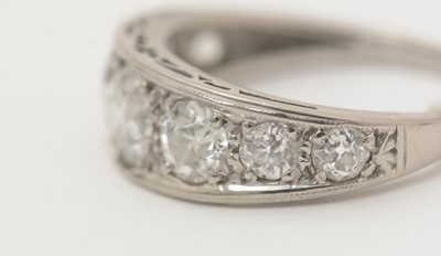 Lot 378 - A seven stone diamond ring